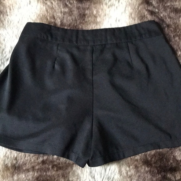 Black shorts - Picture 4 of 9